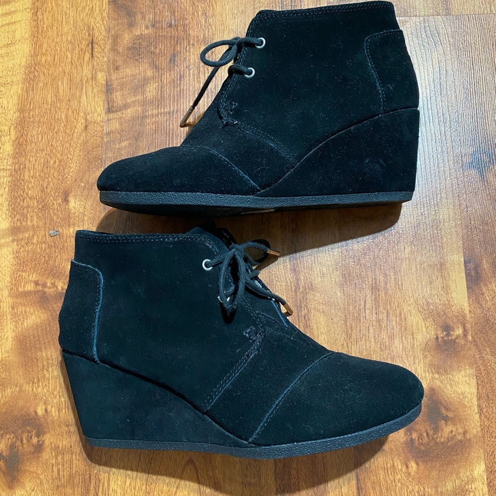 Toms Kala Black Suede Wedge